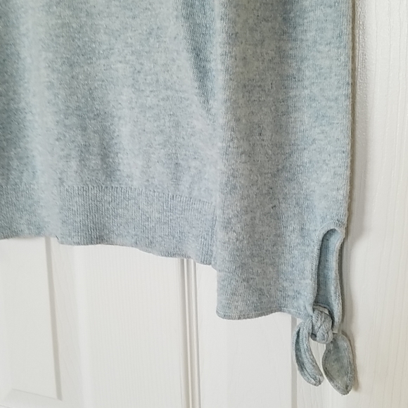 Spring Merino wool and viscos blend sweater. - Picture 2 of 3